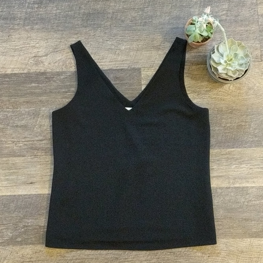 EUC 🔥 Black V-neck Tank Top - Picture 2 of 2
